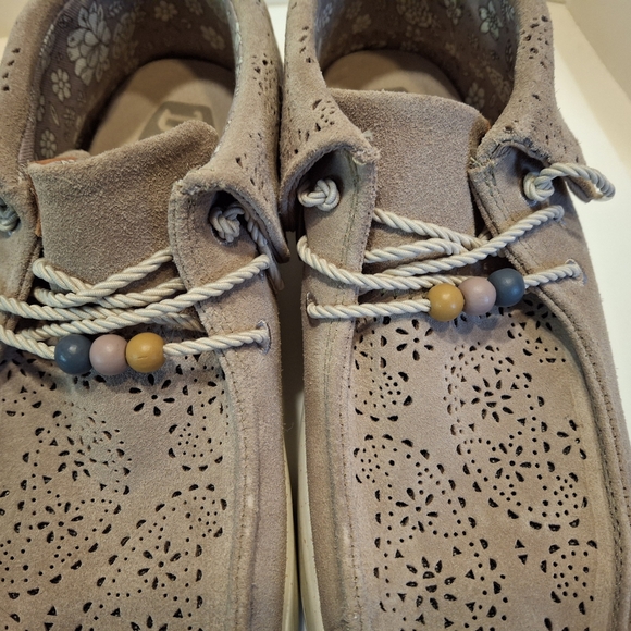 Hey Dude Women's Beige Moccasins Boots with Beads - Picture 5 of 13